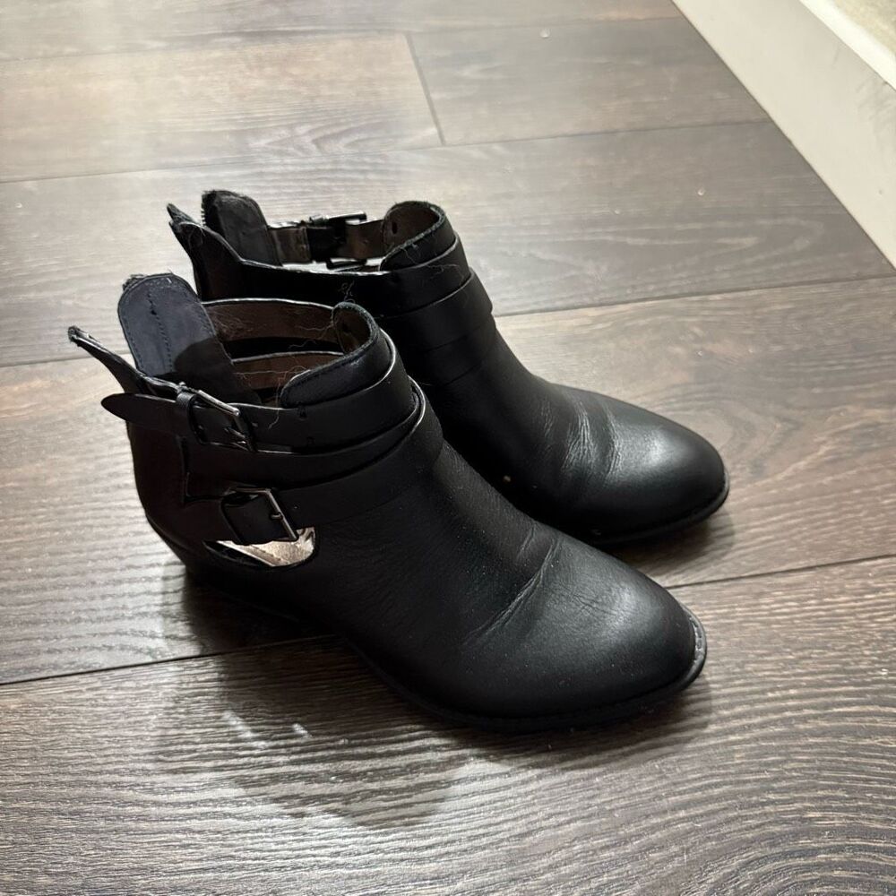 Kenneth Cole Reaction 6.5 Black Raw Lucky Cutout Ankle Booties